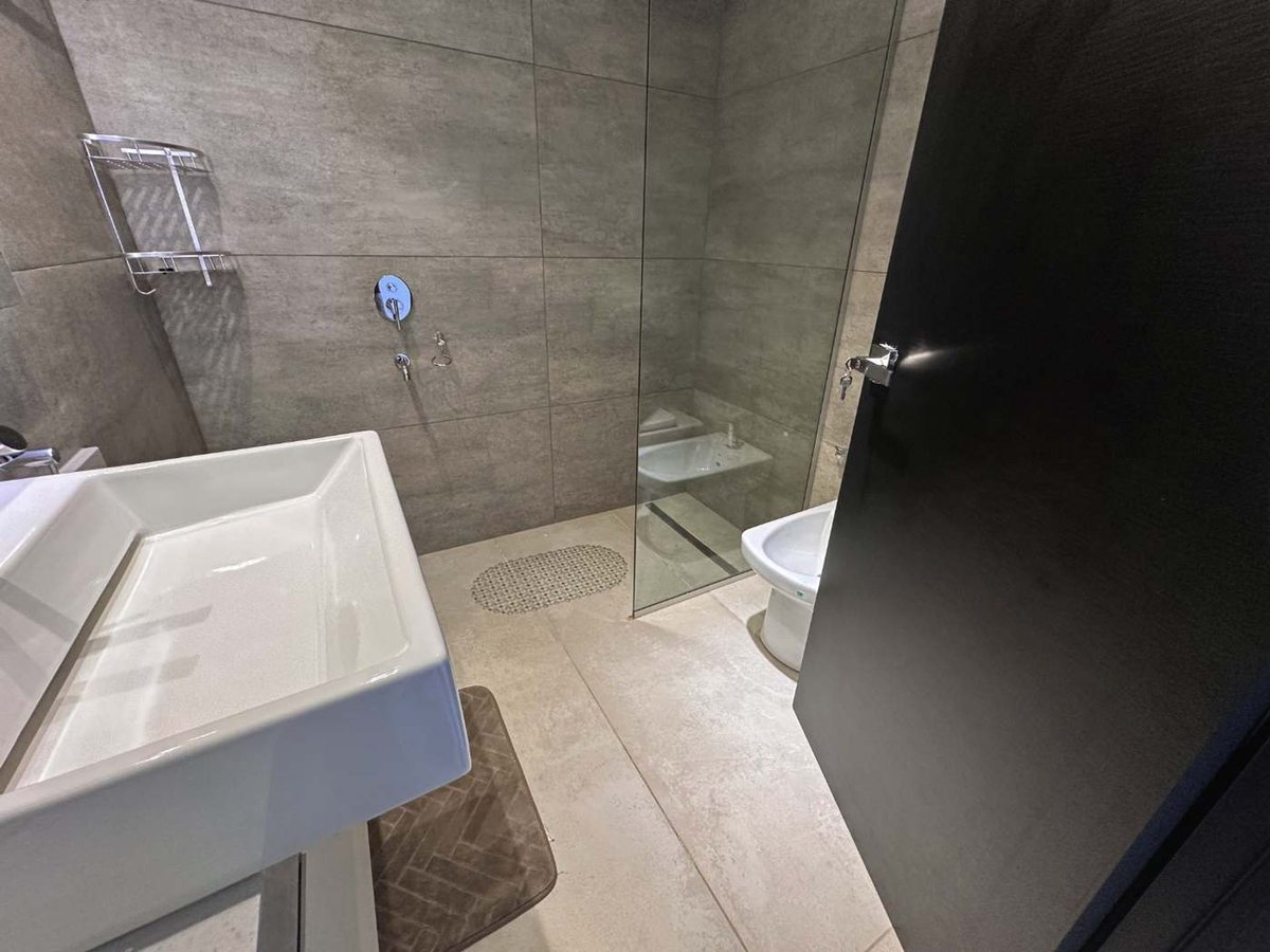 Fotografía de Habitaciones y Baños correspondiente a Casa_duplex en Barrio Centro, Córdoba Capital.
