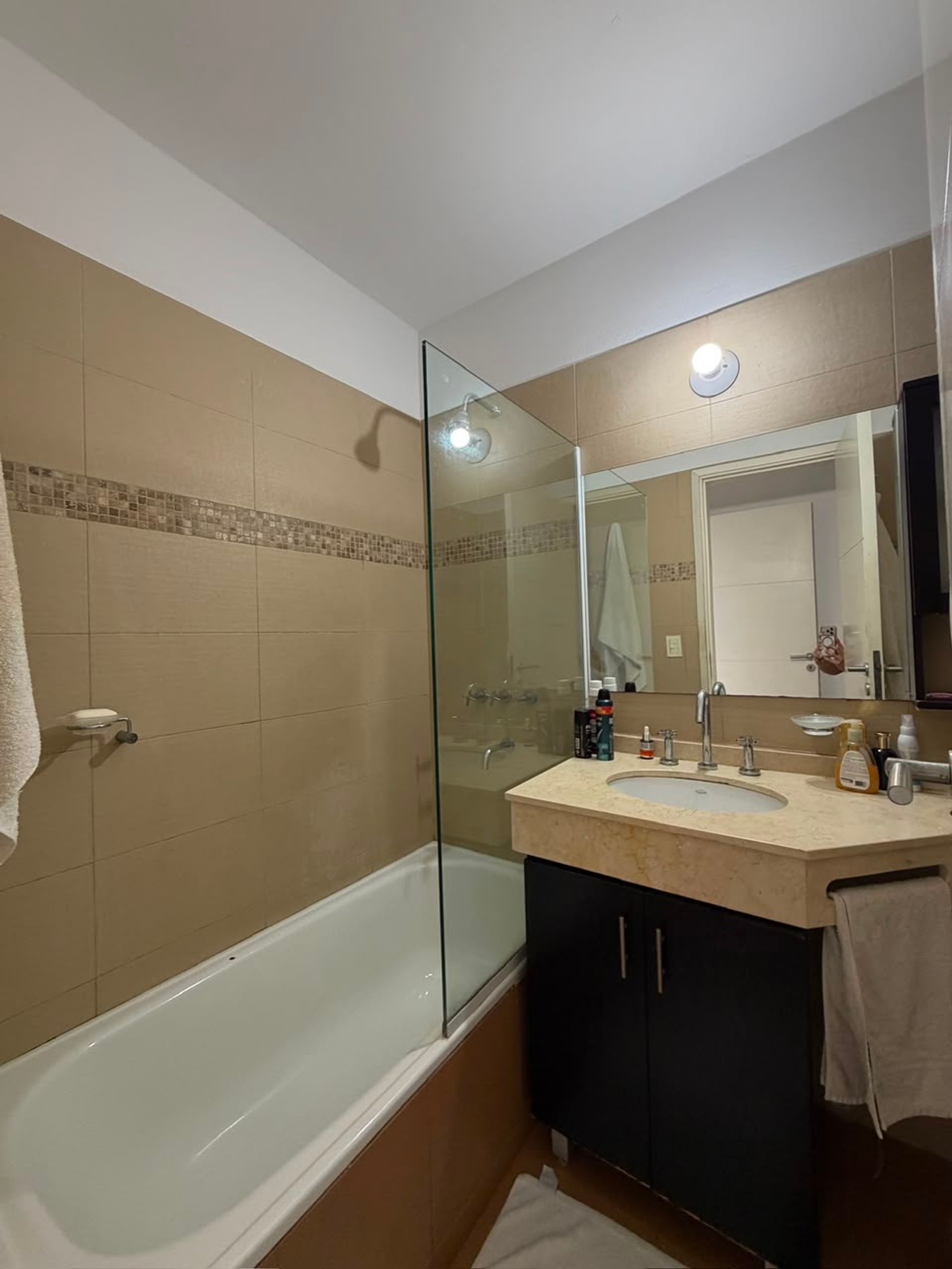 Fotografía de Habitaciones y Baños correspondiente a Departamento_estandar en Complejo Mai Tei, Córdoba Capital.
