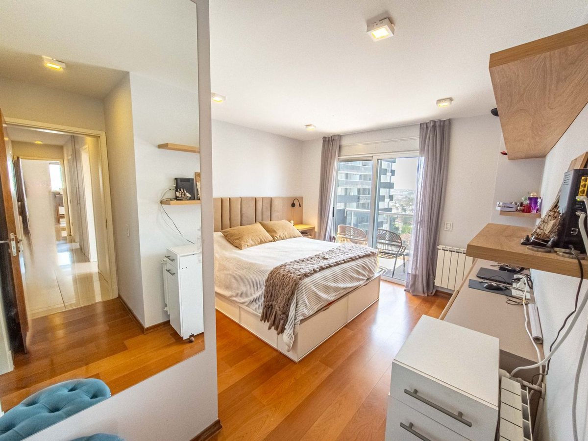 Fotografía de Habitaciones y Baños correspondiente a Departamento_estandar en Barrio Cerro de las Rosas, Córdoba Capital.