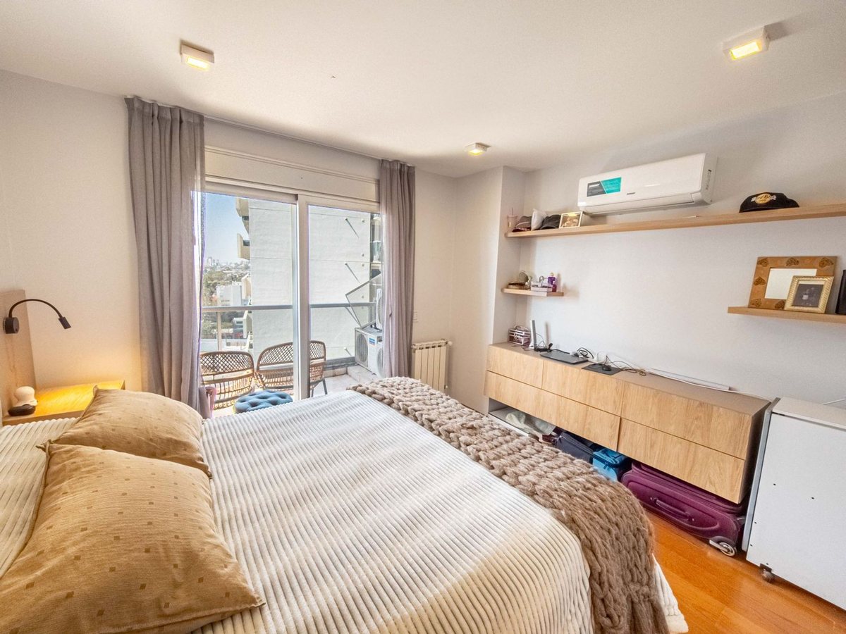 Fotografía de Habitaciones y Baños correspondiente a Departamento_estandar en Barrio Cerro de las Rosas, Córdoba Capital.