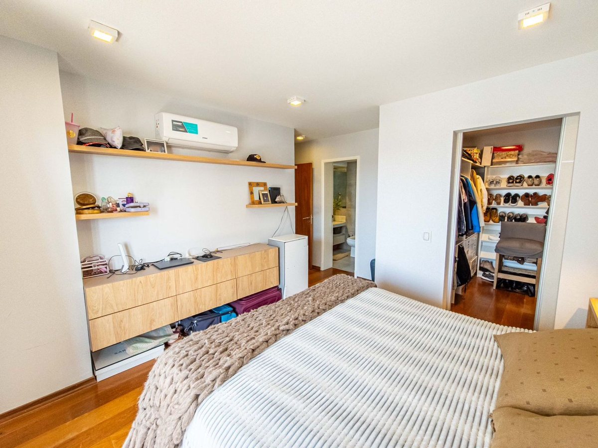 Fotografía de Habitaciones y Baños correspondiente a Departamento_estandar en Barrio Cerro de las Rosas, Córdoba Capital.