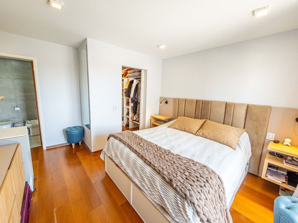 Fotografía de Habitaciones y Baños correspondiente a Departamento_estandar en Barrio Cerro de las Rosas, Córdoba Capital.