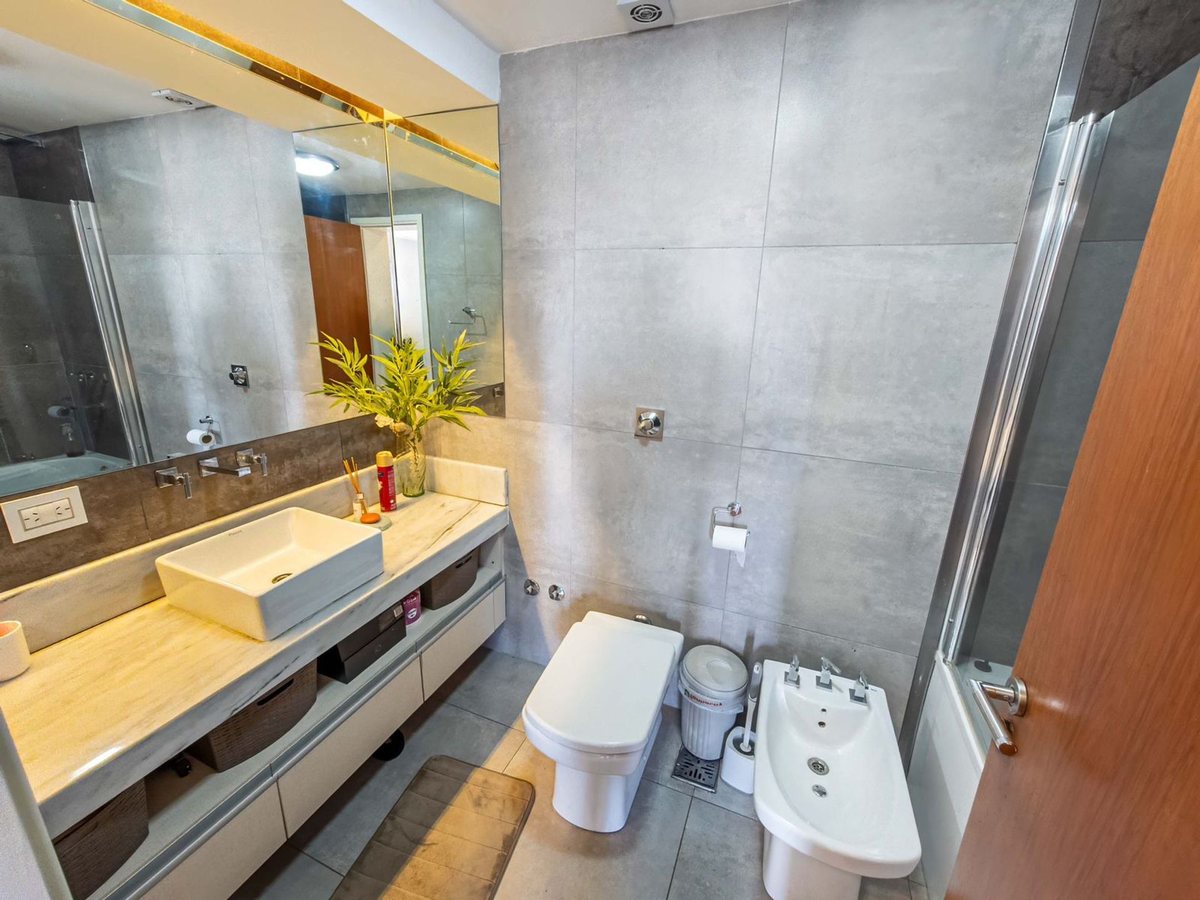 Fotografía de Habitaciones y Baños correspondiente a Departamento_estandar en Barrio Cerro de las Rosas, Córdoba Capital.