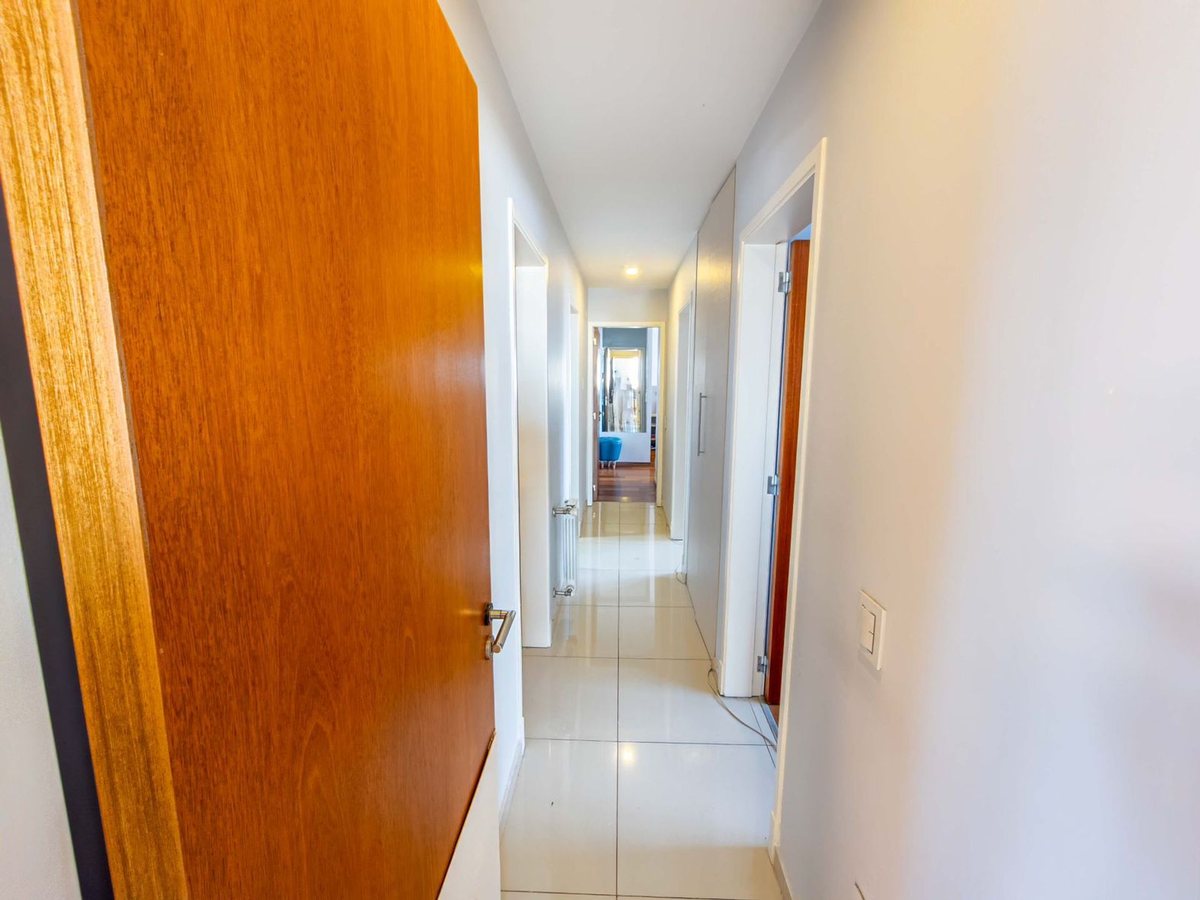Fotografía de Habitaciones y Baños correspondiente a Departamento_estandar en Barrio Cerro de las Rosas, Córdoba Capital.