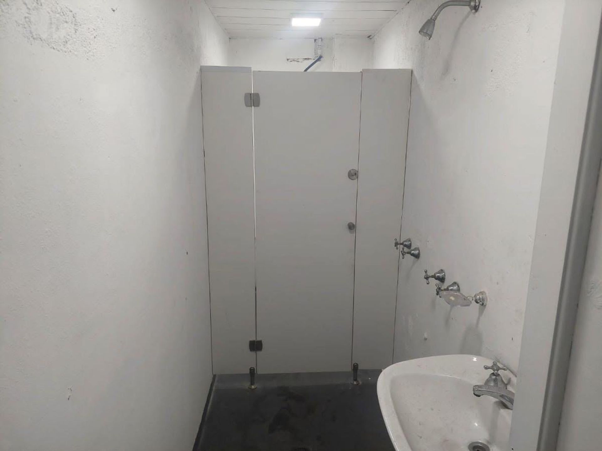 Fotografía de Habitaciones y Baños correspondiente a Galpon en Barrio General Bustos, Córdoba Capital.