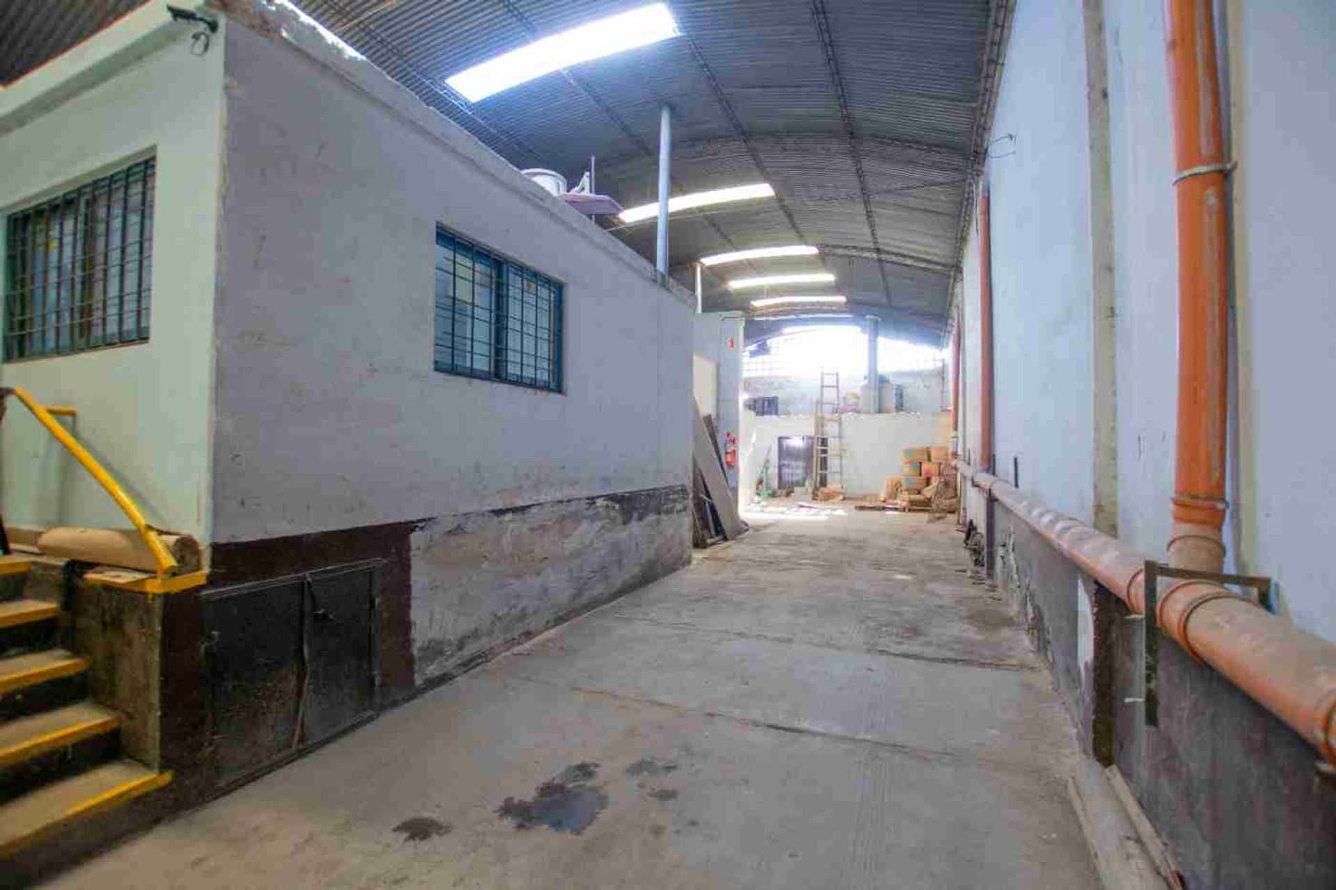 Fotografía de Cocheras correspondiente a Galpon en Barrio General Bustos, Córdoba Capital.