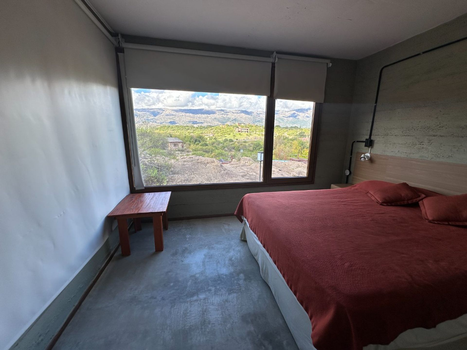 Fotografía de Habitaciones y Baños correspondiente a Hotel en Barrio San Alberto, Nono.