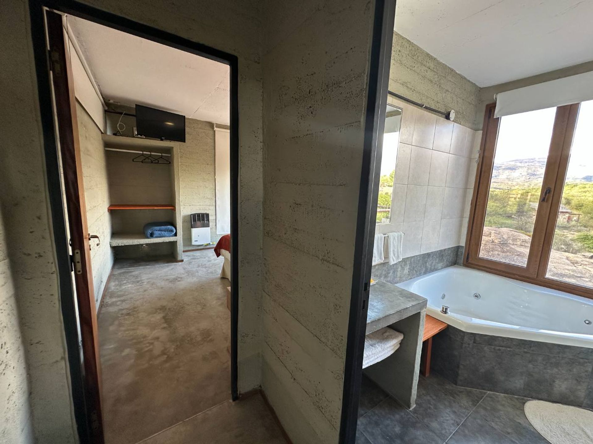 Fotografía de Habitaciones y Baños correspondiente a Hotel en Barrio San Alberto, Nono.
