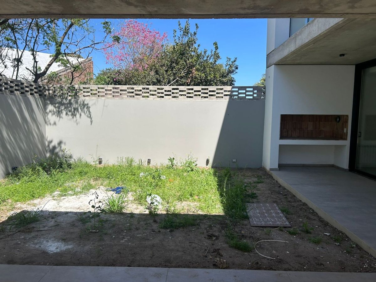 Fotografía de Patios y Exteriores correspondiente a Ph en Barrio Cerro de las Rosas, Córdoba Capital.