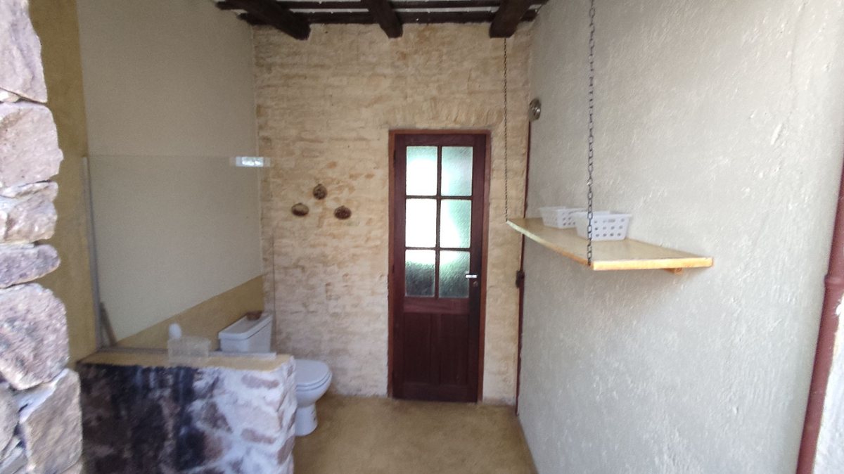 Fotografía de Habitaciones y Baños correspondiente a Quinta en Barrio San Javier, La Poblacion.