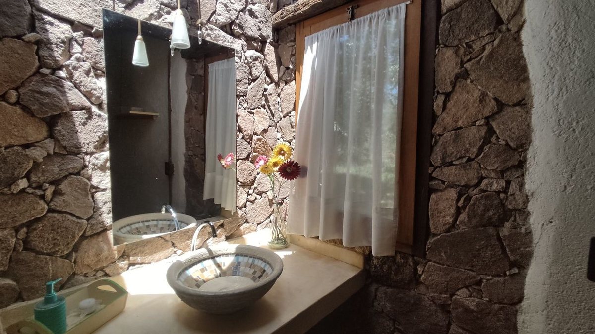 Fotografía de Habitaciones y Baños correspondiente a Quinta en Barrio San Javier, La Poblacion.