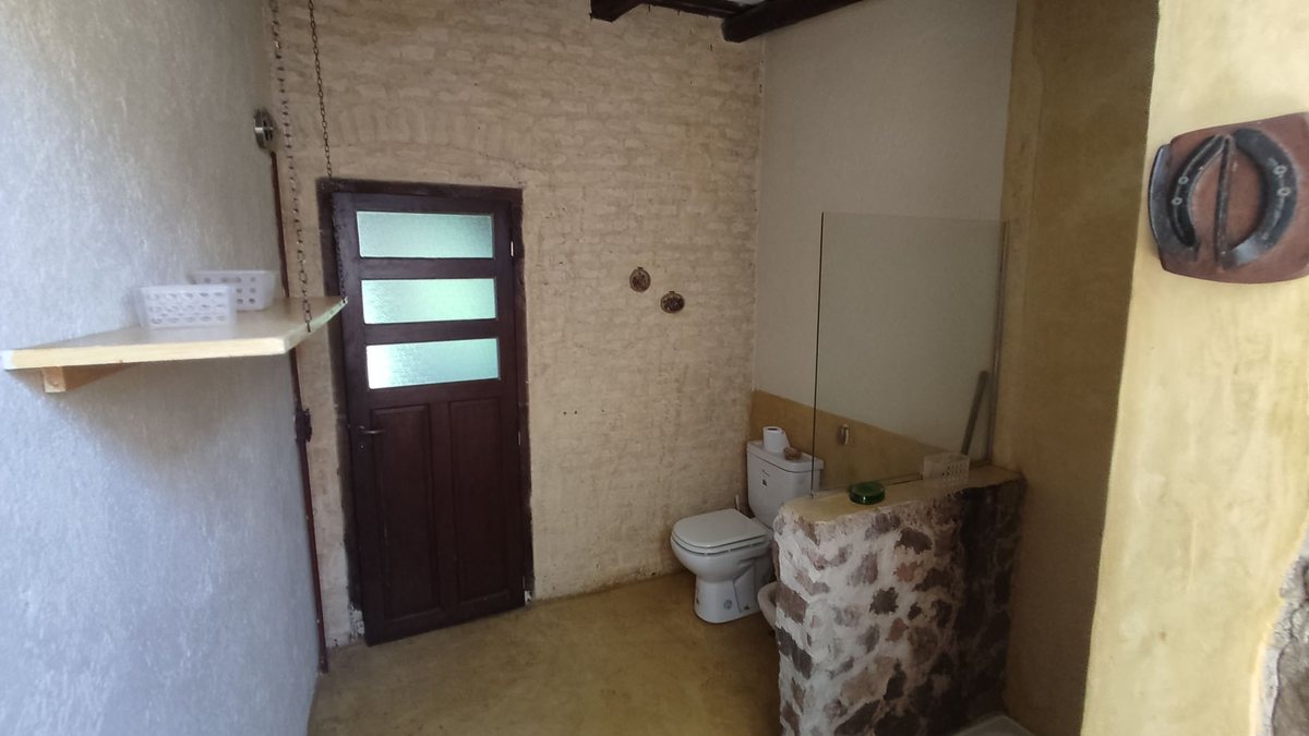 Fotografía de Habitaciones y Baños correspondiente a Quinta en Barrio San Javier, La Poblacion.