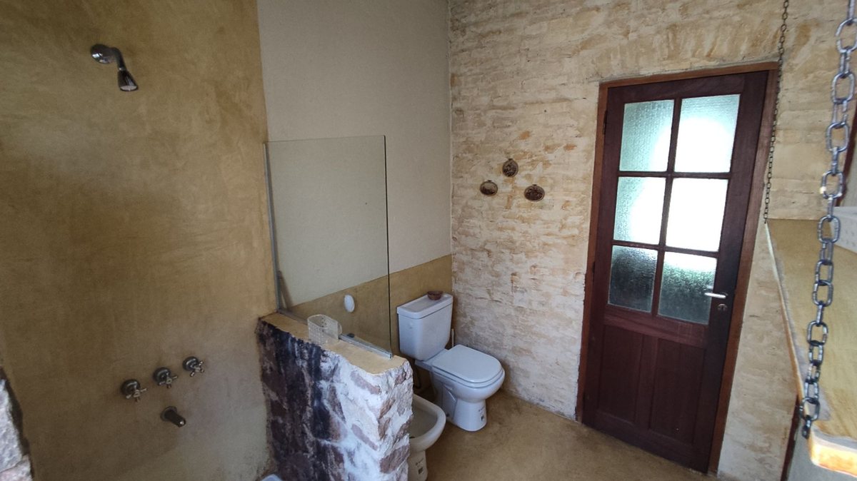 Fotografía de Habitaciones y Baños correspondiente a Quinta en Barrio San Javier, La Poblacion.