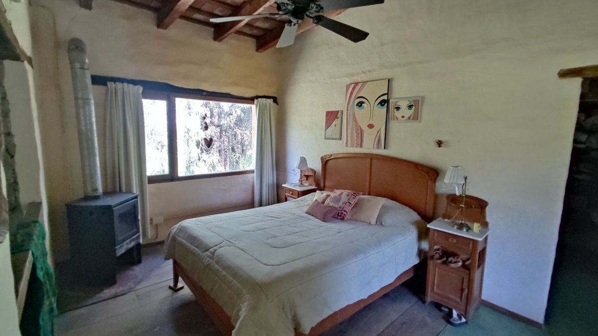 Fotografía de Habitaciones y Baños correspondiente a Quinta en Barrio San Javier, La Poblacion.