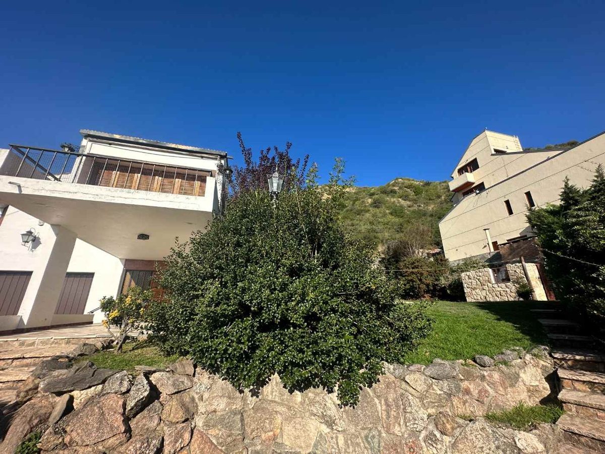 Fotografía de Frentes y Fachadas correspondiente a Terrenos_y_lotes en Barrio Villa Carlos Paz, Villa Carlos Paz.