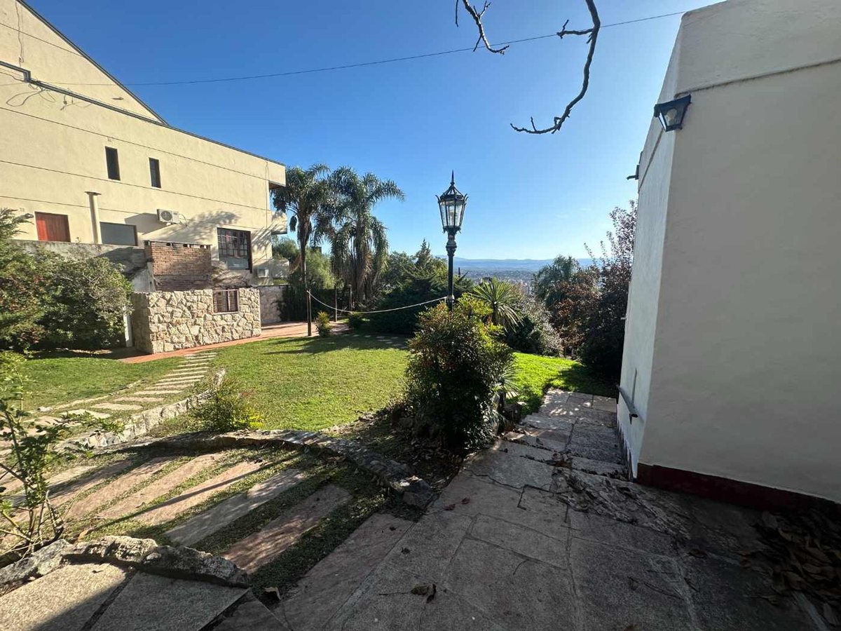 Fotografía de Patios y Exteriores correspondiente a Terrenos_y_lotes en Barrio Villa Carlos Paz, Villa Carlos Paz.