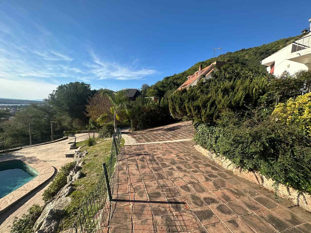 Fotografía de Patios y Exteriores correspondiente a Terrenos_y_lotes en Barrio Villa Carlos Paz, Villa Carlos Paz.