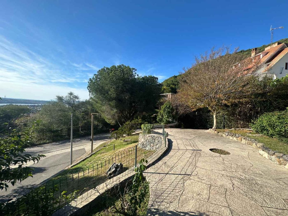 Fotografía de Cocheras correspondiente a Terrenos_y_lotes en Barrio Villa Carlos Paz, Villa Carlos Paz.