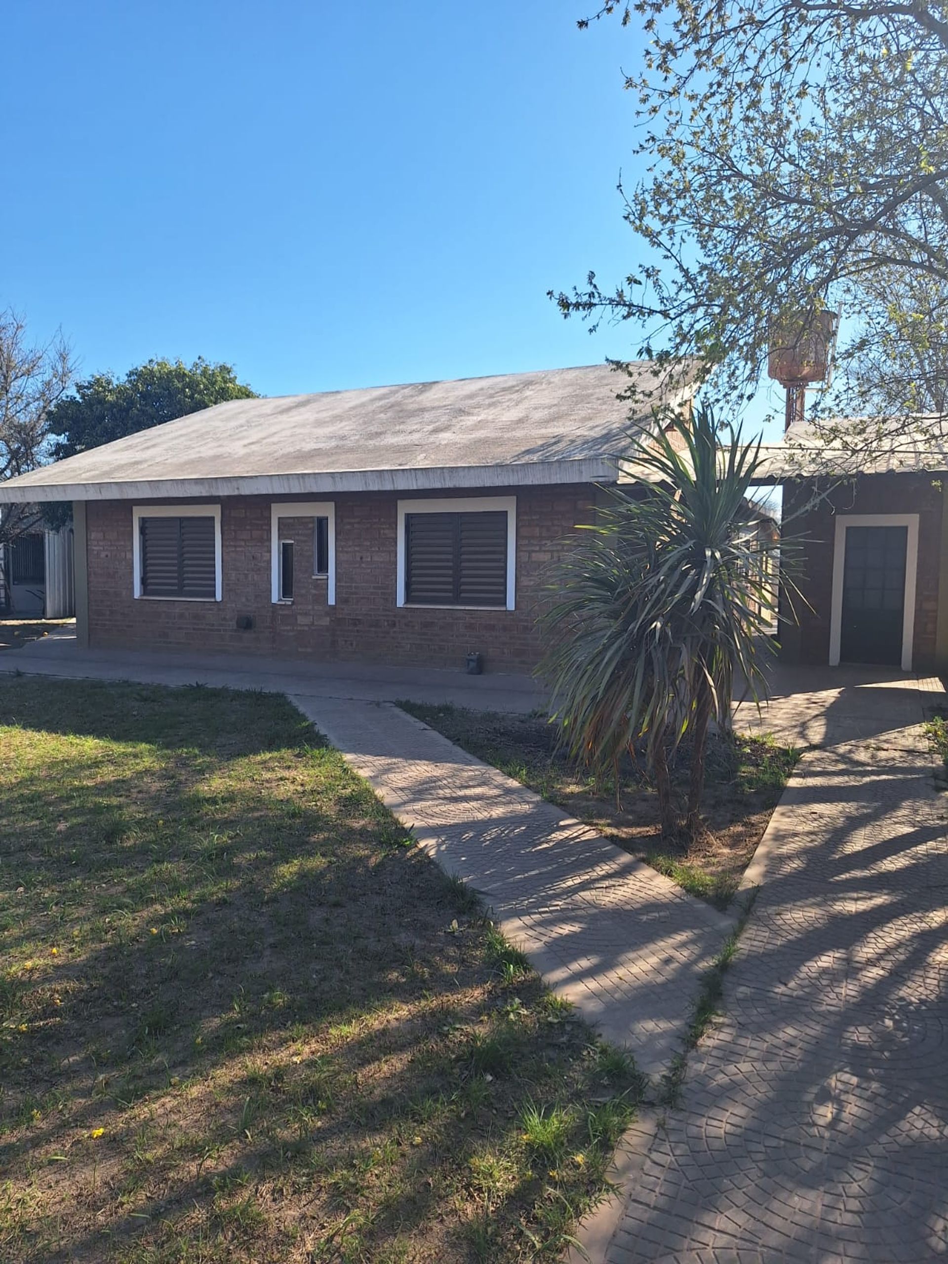 Miniatura 3 — Venta Casa Calle Pública 100 Calle Las Comunidades 3700