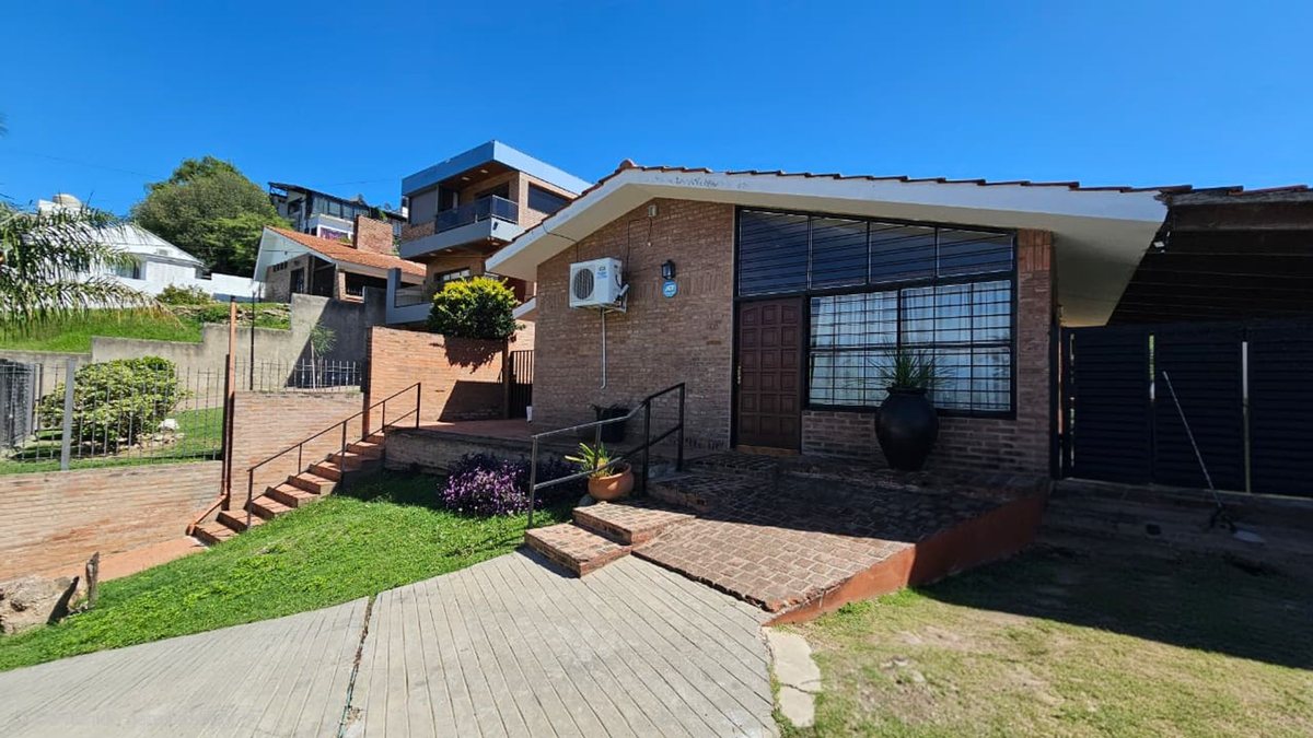 Vista principal de Casa en Barrio Los Lapachos 200