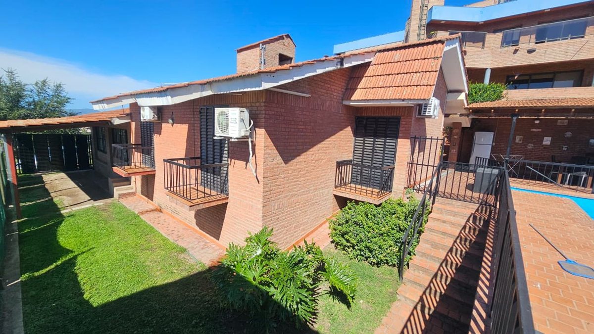 Miniatura 4 — Venta Casa Calle Pública 100 Los Lapachos 200