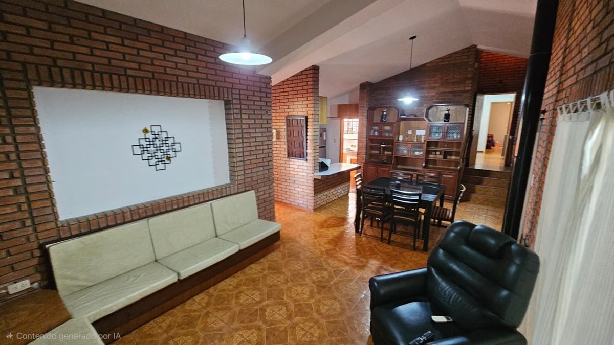 Miniatura 5 — Venta Casa Calle Pública 100 Los Lapachos 200