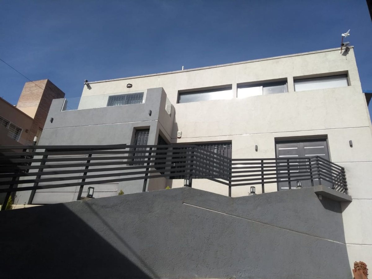 Miniatura 3 — Venta Casa con Pileta y Quincho Calle Vicente López y Planes 100 Rio Ceballos