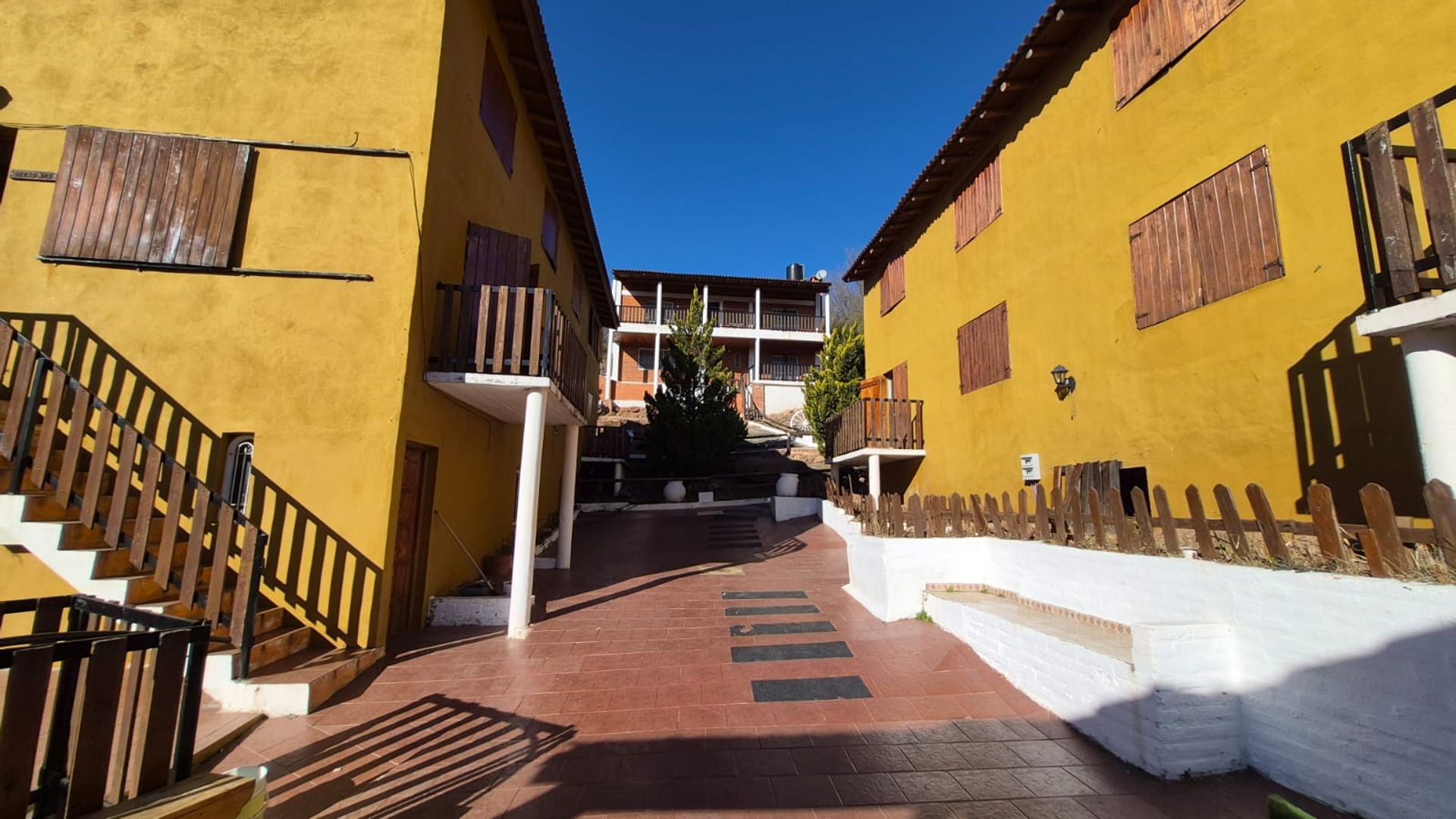 Vista principal de Casa Dúplex / PH en Barrio Los Dos Mundo 300