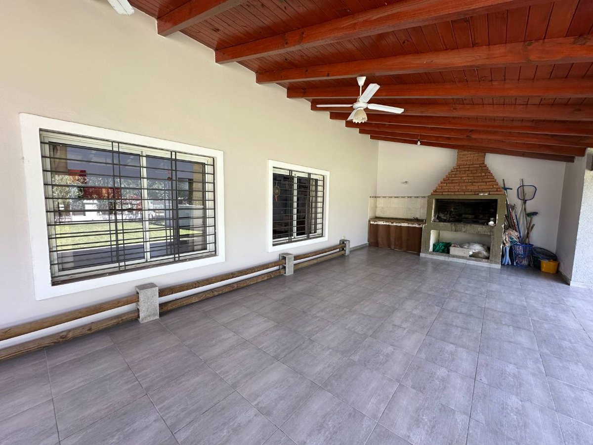 Miniatura 3 — Venta Casa Calle Pública 100 Cuchi Leguizamon 0