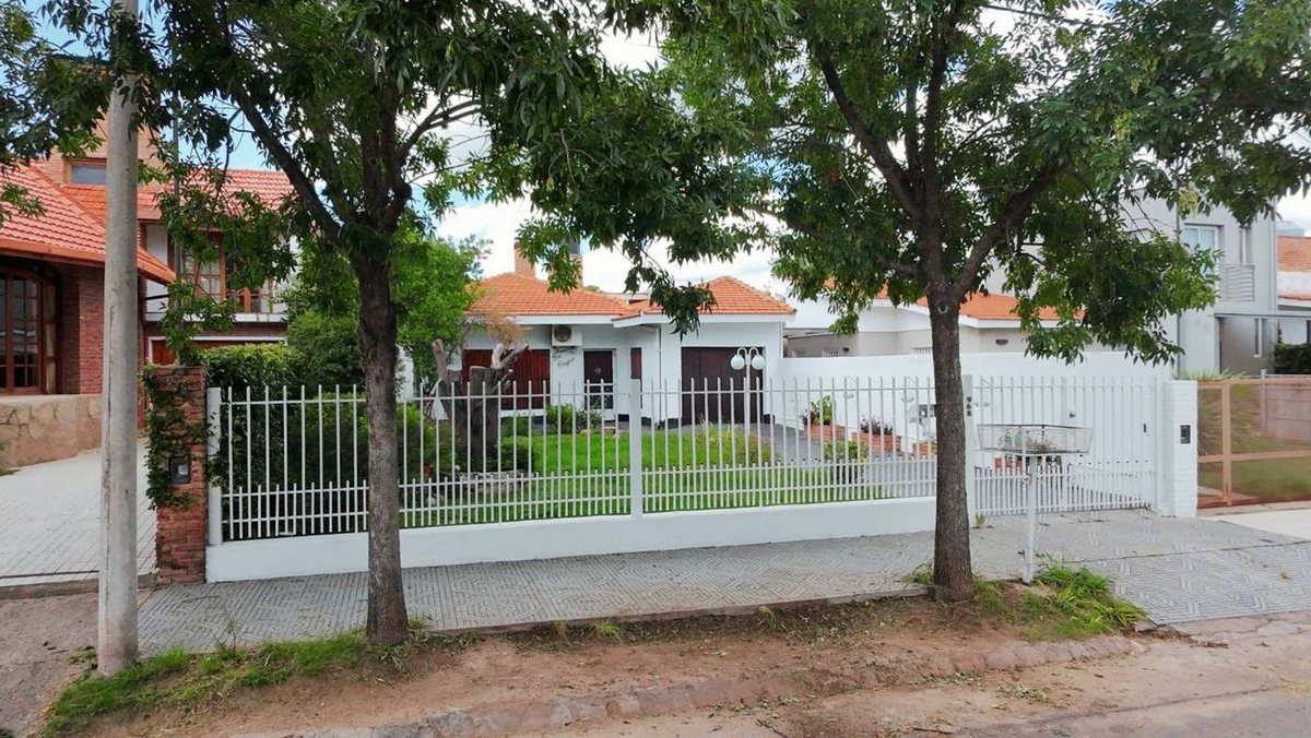 Miniatura 2 — Venta Casa Calle Pública 100 C. Rodolgo a Riege 1100