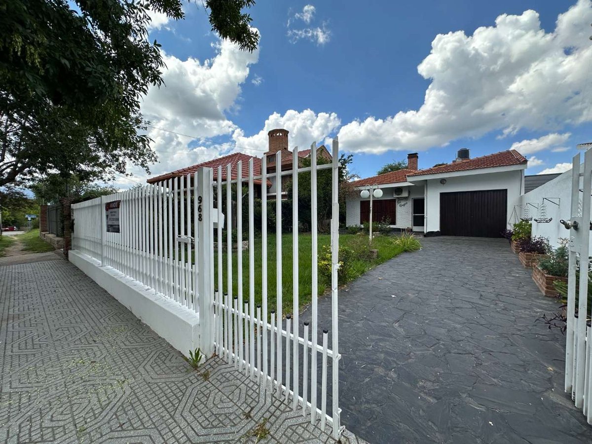 Vista principal de Casa en Barrio C. Rodolgo a Riege 1100