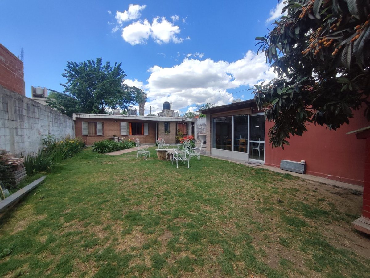 Vista principal de Casa en Barrio Calle Pública 4 200