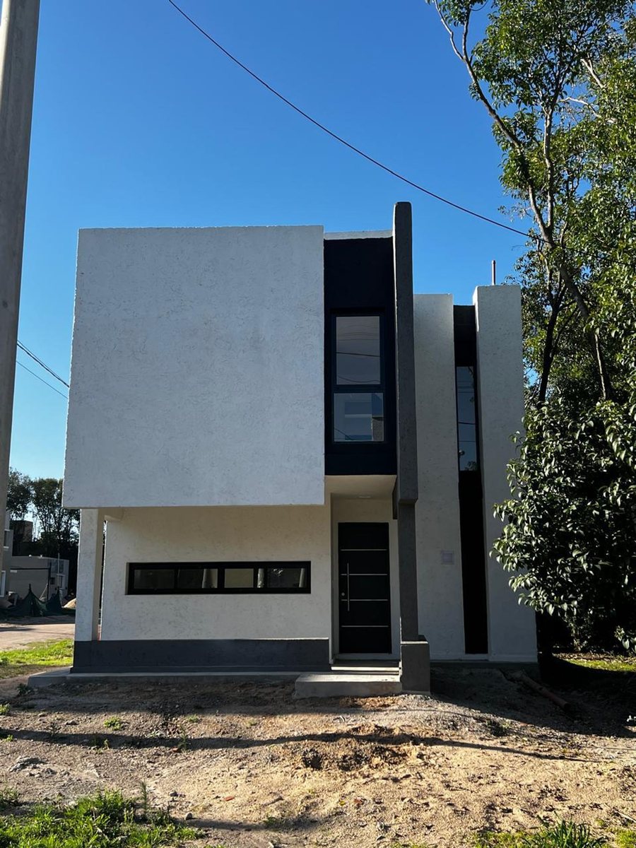 Vista principal de Casa en Barrio Manzana 8 Lote 25 0