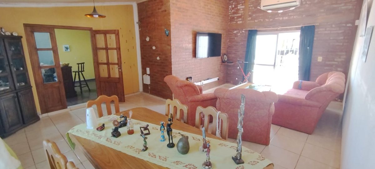 Miniatura 2 — Venta Casa Calle Pública 100 Del Escribano 4100