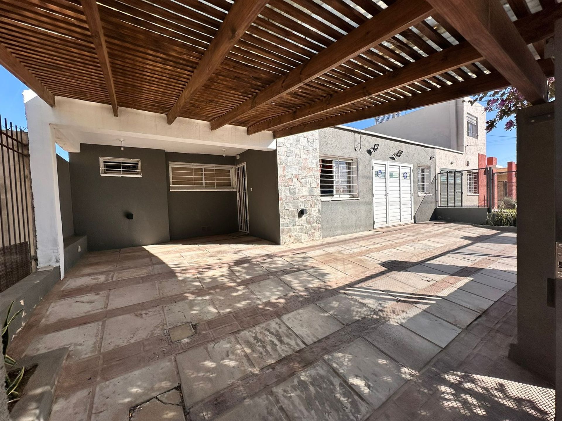 Vista principal de Casa en Barrio Pública 6 5600